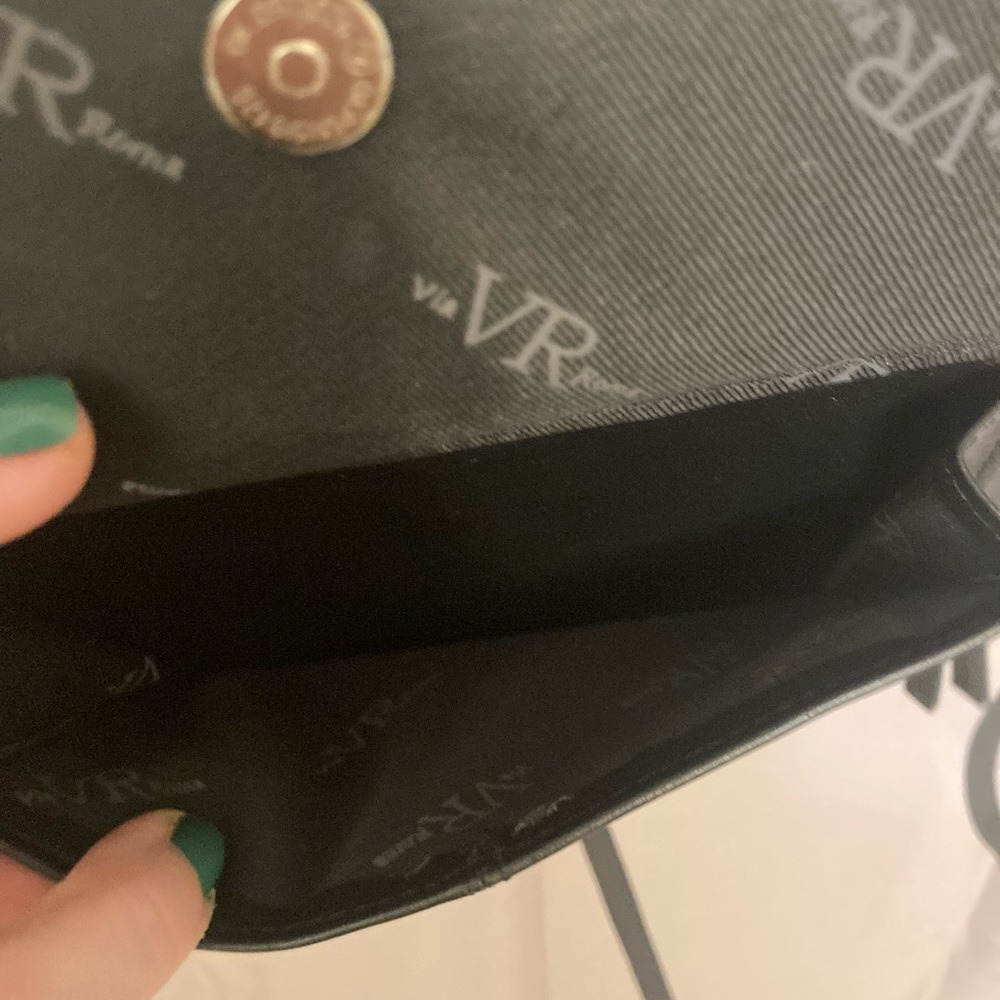 🦋3 For $30🦋Via Roma Black Leather Crossbody Bag - Picture 12 of 12